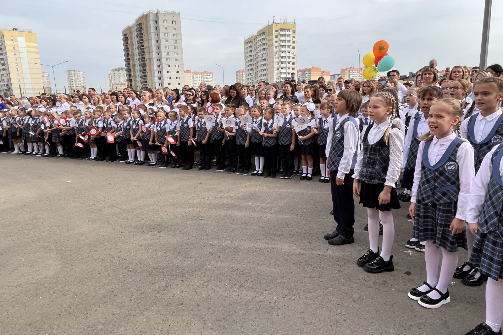 Самая большая школа в России