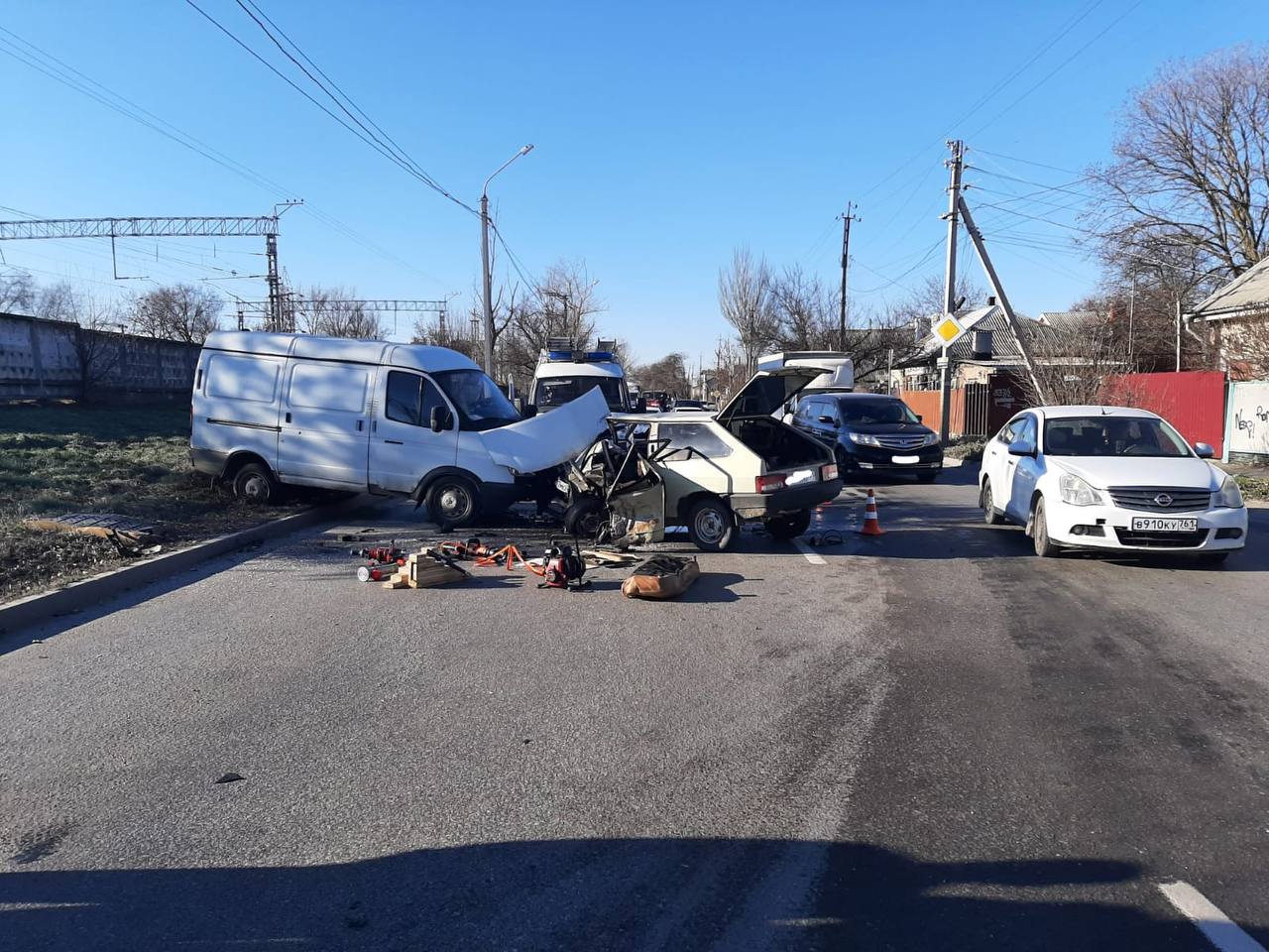 ДОН24 - Один человек погиб и двое пострадали в тройном ДТП на Нансена в  Ростове