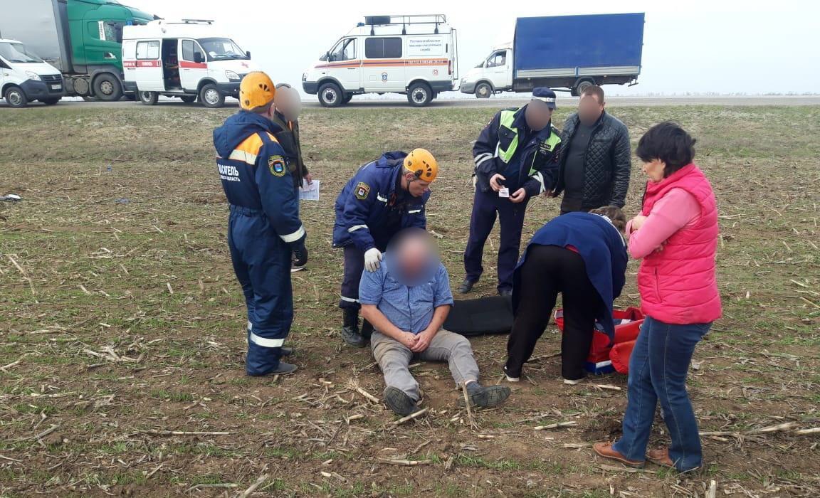 ДОН24 - Неудачный обгон: спасатели пришли на помощь пострадавшим в ДТП в  Ростовской области