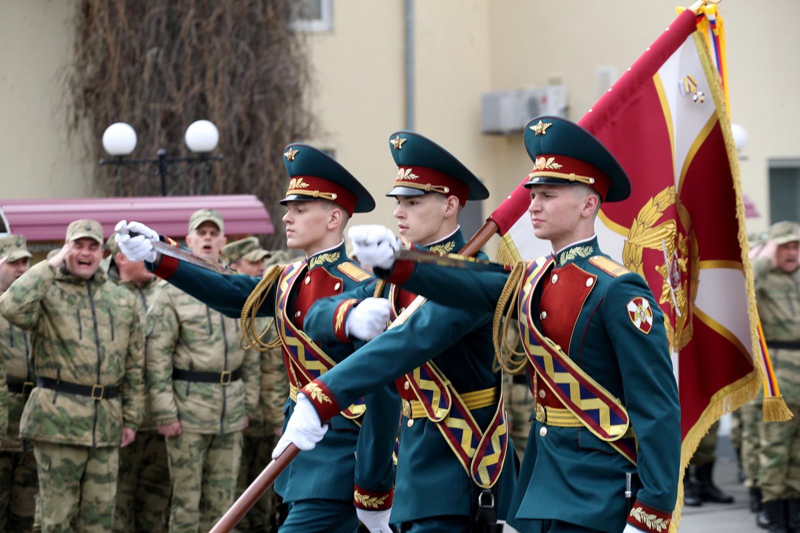 ДОН24 - Глава Росгвардии Золотов наградил в Ростове бойцов Южного округа  Росгвардии