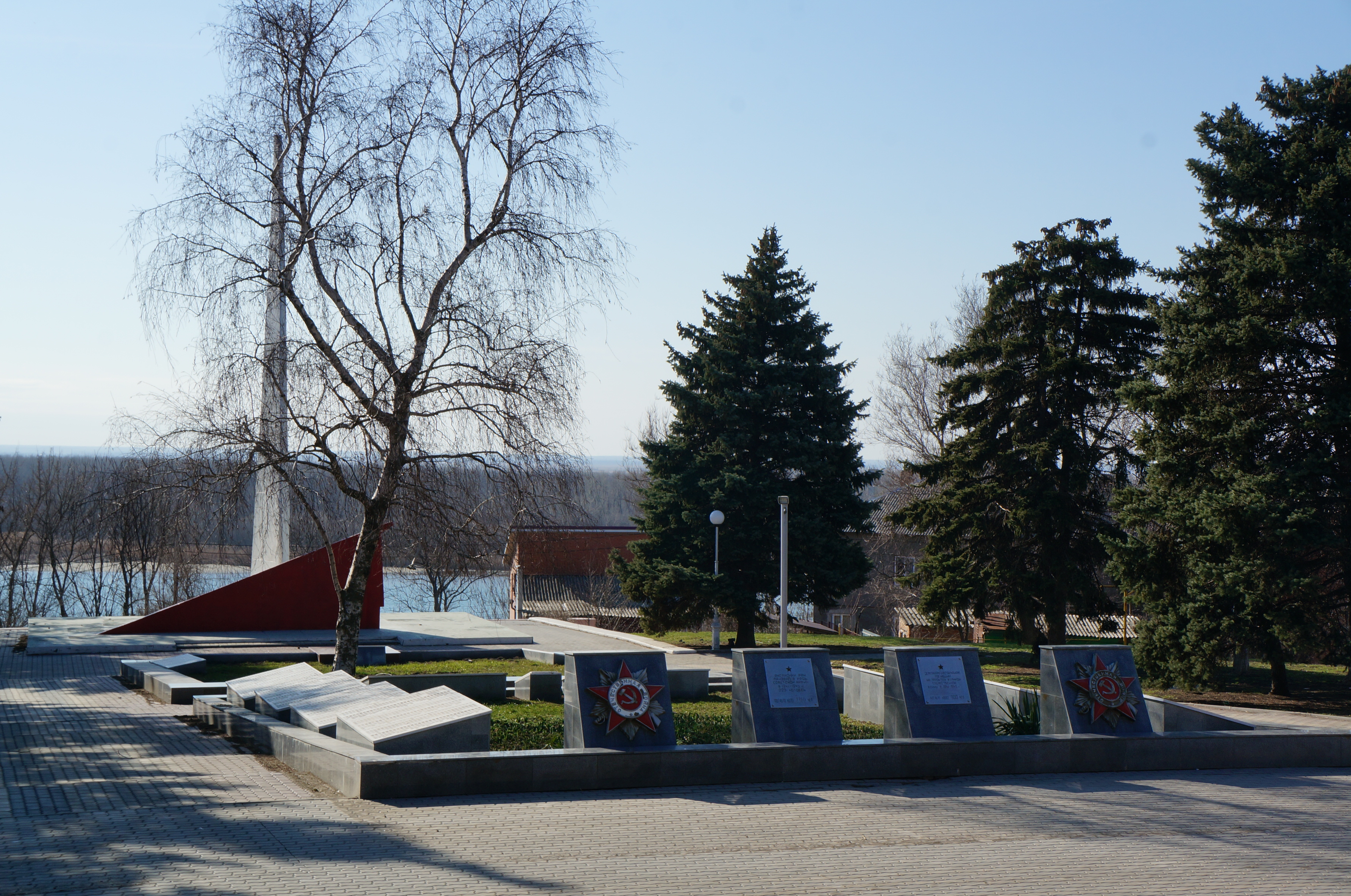 Погода в аксае ростовской. Аллея героев Аксай. Площадь героев Аксай. Площадь героев Аксай Ростовская область. Аксай мемориал пл.героев.