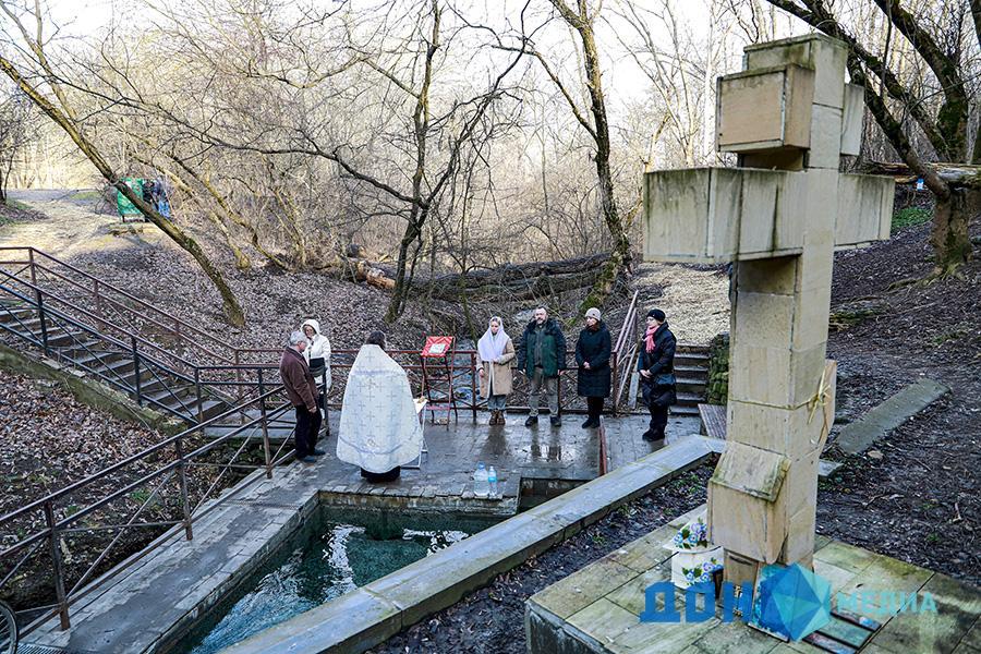 Почему крещенская вода не портится – научное объяснение религиозного чуда